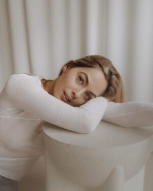 Sarah Dugdale Instagram - “It is a joy to be hidden, and disaster not to be found.” Thank you for capturing me @dylainagollubphotography