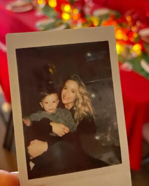 Sarah Dumont Instagram - Spoiling you Jewish friends (like me) at your Christmas Party with yummy foods, toddler cuddles and gift bags… 10/10 recommend. Take notes from the Hostess with the mostest herself, @sandyleddin