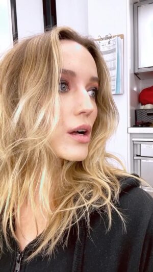 Sarah Dumont Instagram - Caption this.