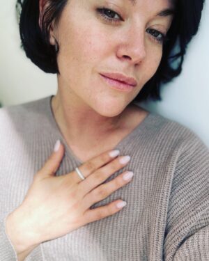 Sarah Greene Instagram - So honoured to be gifted this absolute beauty of a ring by the one and only @chupi my sister and I have been gifting each other with @chupi designs for years, so I was over the moon when @chupi reached out. I’m such a huge fan of their work. Thank you thank you thank you @chupi @chupisweetman check out their new designs and happy anniversary 💚 #gifted