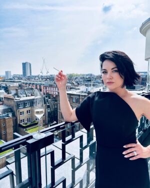 Sarah Greene Instagram - A moment for the incredible @chercoulter for creating my first @bafta look!! I felt incredible in this @roland_mouret dress of dreams. @smilingrocksco diamonds @daccori_ killer heels and @rogervivier bag. @chercoulter you are a genius, thank you. Massive thank you to the brilliant @jessica__mejia for my face and @carlosferraz_ for my hair. So much love and gratitude for this team 💚