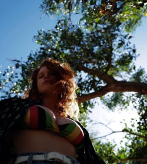 Sarah Hay Instagram - 👁 ✨Slip inside the eye of your mind,
Don't you know you might find,
A better place to play... ✨ 
You said that you'd never been, 
But all the things that you've seen,
Slowly fade away... 🌬🧠 ✨ #openmind #openeyes #oasis @leica_camera