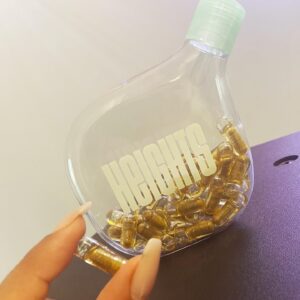 Sarah Joelle Jahnel Instagram - *unbezahlte Werbung*  schenke deinem Gehirn die Nähestoffe die es braucht . Seitdem ich als Neu #Mama unter mehr Stress leide und mich oft müde und ausgelaugt fühle benutze ich  @yourheights the #braincare brand. Ein mega Produkt was mich an meine Mentalen Höhepunkte bringt und mich auch in müden Momenten wieder klar denken lässt . Das Produkt basiert auf Pflanzen Basis und kommt in einer umweltfreundlichen Verpackung . Ich bin wirklich begeistert.. 🌱 #selfcare a big thanks to  @youssef.kholeif  for the recommendation 🥰
