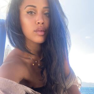 Sarah Joelle Jahnel Instagram - Back on my Island !