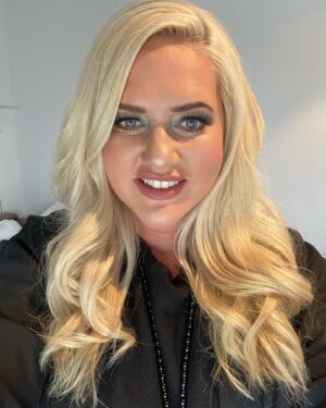 Sarah Knappik Instagram - Einfach mal ein großes Danke! von Herzen, an alle lieben Nachrichten die mich täglich von euch erreichen ❤️Fühlt euch geherzt, eure Sarah 😍🌴❤️