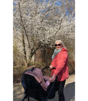 Sarah Knappik Instagram - Wir lieben den Frühling ❤️🦄☀️Wir wünschen euch einen schönen Tag heute und möchten euch motivieren  an kleinen Dingen sich zu erfreuen ❤️