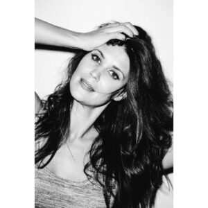 Sarah Lancaster Instagram - 📷 by @narcissusholmes