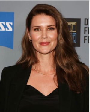 Sarah Lancaster Instagram - Big thank you to everyone that came out and to @dtlafilmfest for having @josieandjackfilm 🖤
