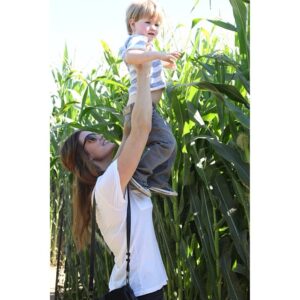 Sarah Lancaster Instagram - Get us outta here #CornMaze #WereLost