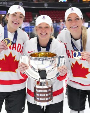 Sarah Nurse Instagram - winning a world championship was definitely on the bingo card 🎲🏆

📸 Matt Zambonin/lIHF   Andre Ringuette/IIHF