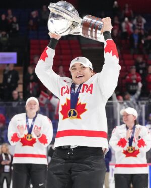 Sarah Nurse Instagram - winning a world championship was definitely on the bingo card 🎲🏆

📸 Matt Zambonin/lIHF   Andre Ringuette/IIHF