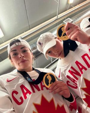 Sarah Nurse Instagram - winning a world championship was definitely on the bingo card 🎲🏆

📸 Matt Zambonin/lIHF   Andre Ringuette/IIHF