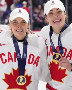 Sarah Nurse Instagram - winning a world championship was definitely on the bingo card 🎲🏆

📸 Matt Zambonin/lIHF   Andre Ringuette/IIHF