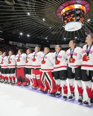 Sarah Nurse Instagram - winning a world championship was definitely on the bingo card 🎲🏆

📸 Matt Zambonin/lIHF   Andre Ringuette/IIHF