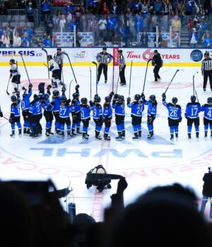 Sarah Nurse Instagram - this season was something special ✨

playing for toronto is such a privilege and i had the BEST time, our fans in this city and around the world showed up for us every step of the way. it exceeded all expectations and i can’t express enough gratitude to all of our staff, partners & investors who made professional women’s hockey a reality. to everyone who embraced, supported & hyped the pwhl, thank you. 

from toronto w love 💙