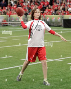 Sarah Ramos Instagram - When I was 18, I was invited to the Super Bowl to play in this celebrity game????? Instead of strategizing about whether or not this was a wise career move for a potential starlet, I put on as much unflattering athletic wear as possible and did what comes most natural to me: played football! I actually saw a lot of action sports-wise (touchdown, ball throwing and catching, running, celebratory dance, high five) AND having-the-camera-on-me-wise. Good thing the photographer extensively captured my participation in this event. Wouldn’t want to not be photographed doing any of this. Later that night I attended a Playboy party and drank so much I had to go to urgent care. #juststarletthings