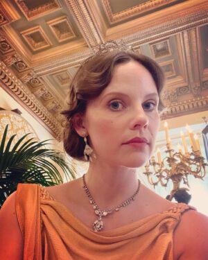 Sarah Ramos Instagram - I’m not just a Hallmark Christmas Movie Star. I’m also a prestigious actress in the motion picture Babylon. Surprise!
