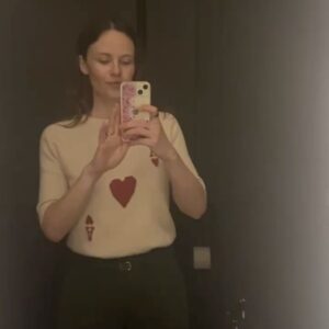 Sarah Ramos Instagram - I’m in the new season of The Bear. Please respect my haters’ privacy during this difficult time. 🐻🐻🐻🐻🐻🐻🐻🐻🐻🐻🐻🐻🐻🐻🐻 Thank you @chrisstorer for inviting me to guest star on the coolest show in town alongside an up & coming British actress, @courtney__storer for being a culinary fairy godmother, the writers and crew for making a tv show that feels like a real tv show you know what I mean, @ebonmossbachrach for being a star, and the @everrestaurant team for letting me stage with my muse Matthew the expo and for always playing Matthew McConaughey’s audiobook in the bathroom.