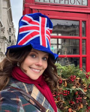 Sarah Ramos Instagram - In times like these it’s important to remember that I am a Hallmark Christmas Movie Star. Art heals. It is more than an honor, it is my duty to serve Winning London Hugh Grant Fergie realness in Christmas In Notting Hill this Saturday on @hallmarkchannel 🫡