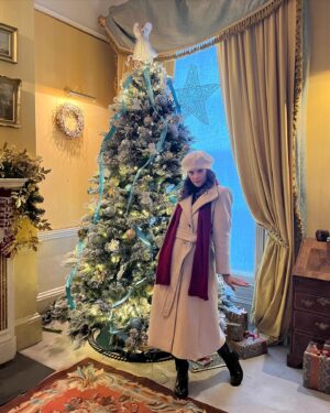 Sarah Ramos Instagram - In times like these it’s important to remember that I am a Hallmark Christmas Movie Star. Art heals. It is more than an honor, it is my duty to serve Winning London Hugh Grant Fergie realness in Christmas In Notting Hill this Saturday on @hallmarkchannel 🫡