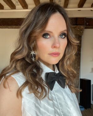 Sarah Ramos Instagram - VMAs plus one stage mom Swiftie chic as @taylorswift somehow made a massive awards show feel like dancing round the kitchen in the refrigerator light. Some guy named Dylan followed me around all night but honestly he was p cool I think he might have a future in Hollywood! #thisoneisfortheboyswiththeboominsystem 
👗: Vintage Chanel from @tabvintage & my personal Versace Bratz shoes
💄: @kirinstagram 
💇‍♀️: @xaviervelasquez