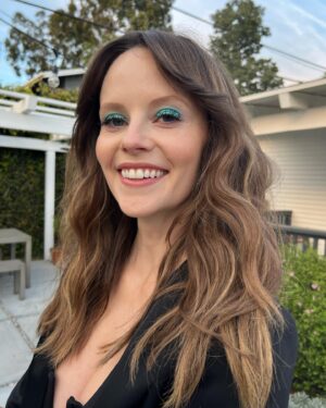 Sarah Ramos Instagram - As I always say, it’s Winning Time 🏀⭐️
💇‍♀️: @eddie_cook 
💄: @lorencanbymakeup 
👗: @_jzg