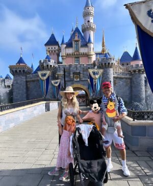 Sarah Roemer Instagram - Happy Disney Father’s Day @chadmichaelmurray ! 
🪄✨ 3 days of Disney bliss ✨🫶🏻
Happy Father’s Day fathers out there! 🫰🏼
@disneyland #fathersday #disney