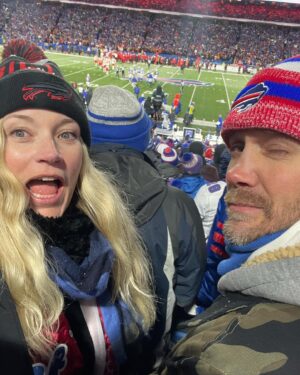 Sarah Roemer Instagram - About that night… a bittersweet ending, but a whole lotta fun @chadmichaelmurray @mrboardman1 @buffalobills  @billsmafiapage 🫶🏻 ❤️💙 🫶🏻