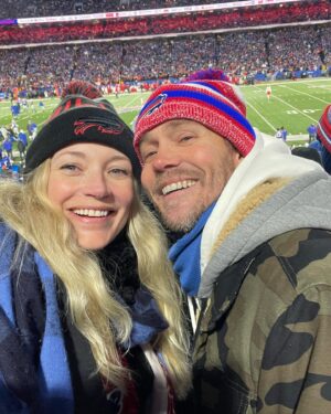 Sarah Roemer Instagram - About that night… a bittersweet ending, but a whole lotta fun @chadmichaelmurray @mrboardman1 @buffalobills  @billsmafiapage 🫶🏻 ❤️💙 🫶🏻