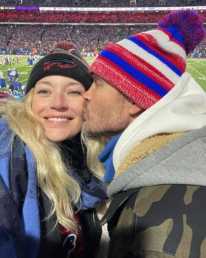 Sarah Roemer Instagram - About that night… a bittersweet ending, but a whole lotta fun @chadmichaelmurray @mrboardman1 @buffalobills  @billsmafiapage 🫶🏻 ❤️💙 🫶🏻