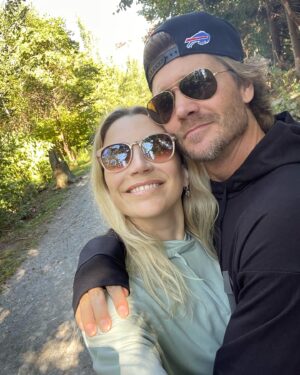 Sarah Roemer Instagram - Happy 8th Anniversary! Fastest 8 years of my life. #soulmate #anniversary @chadmichaelmurray 💋💋💋🫶🏻
