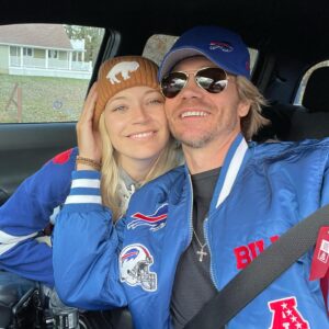 Sarah Roemer Instagram - You can guess where we are!!! #billsmafia