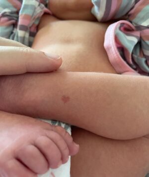 Sarah Roemer Instagram - Our baby girl arrived last week with a heart on her ankle. We are so in love! 🫶🏻 💕Soaking up all the baby squishy moments that go by all too fast. 
@chadmichaelmurray