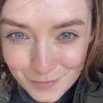 Sarah Bolger Instagram - On camera vs behind camera #mayansmc IS ON TONIGHT!