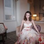 Sarah Bolger Instagram - Leaving glitter everywhere I went. Austin, @fxnetworks and #ATX, thank you. What an amazing weekend. And thank you for this unbeatable glam team. Styling: @highheelprncess MU: @makeupbysvh Hair: @neverblandbeauty