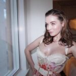 Sarah Bolger Instagram - Leaving glitter everywhere I went. Austin, @fxnetworks and #ATX, thank you. What an amazing weekend. And thank you for this unbeatable glam team. Styling: @highheelprncess MU: @makeupbysvh Hair: @neverblandbeauty