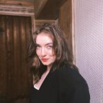Sarah Bolger Instagram - 📸 cheers to the kind person who took these shots after seeing us brave a rain storm.