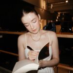 Sarah Bolger Instagram - Signing our hearts out today for #HauntedReels. You can order your copy now!!! 🖊️🖋️ @fantasiafestival