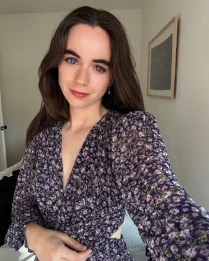 Sarah Desjardins Instagram - Thanks to this dress for making me feel pretty but more importantly this cat for purring in my arms when I was overstimulated ✨