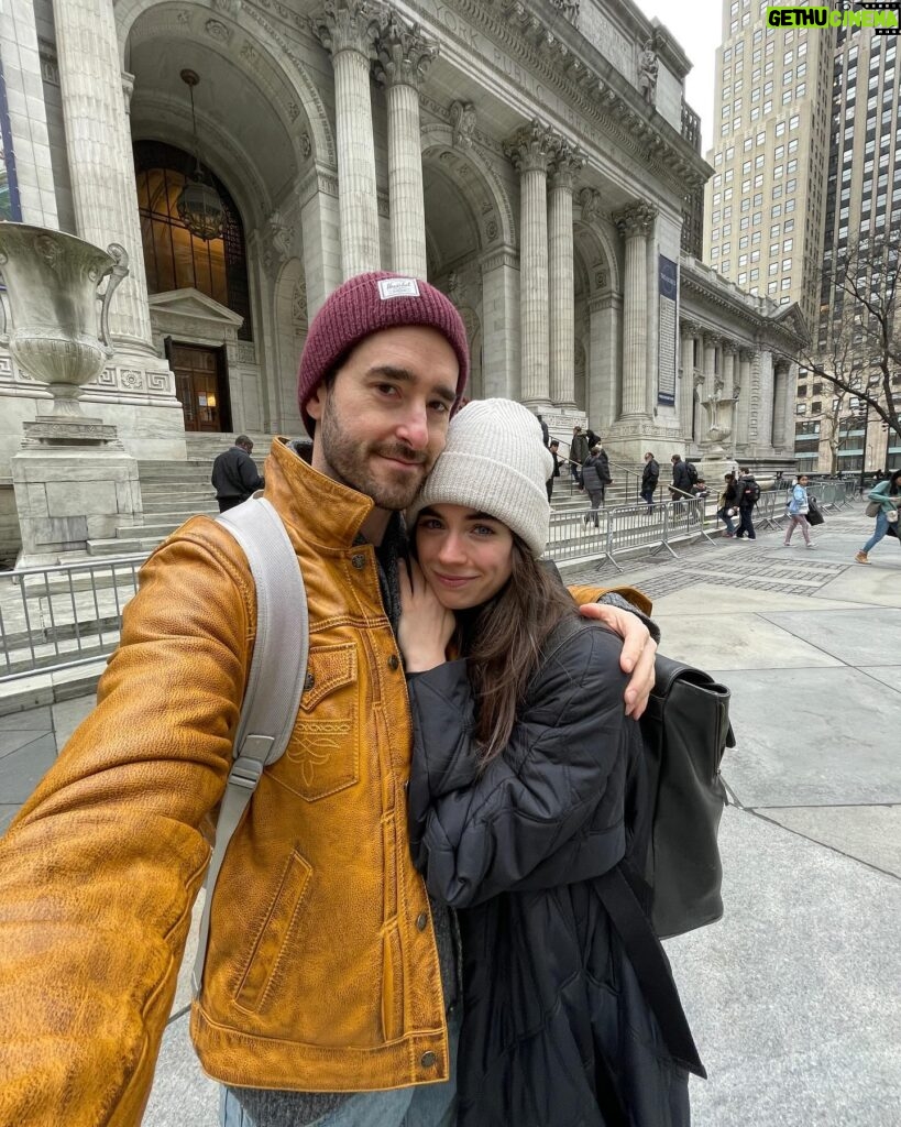 Sarah Desjardins Instagram - nyc with my absolute love 🗽