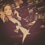 Sarah Harding Instagram - Takin a load off☺️ @bgccharityday #brainwave ❤️😘