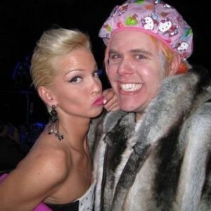 Sarah Harding Instagram - So good catching up with cheeky fella face to face on his live insa yesterday!😊(my Halloween face mask and your shower aside! lol 🙈😅) @theperezhilton 
Been to long!😘
#throwback #goodtimes #lol #kisses 😘😘😘