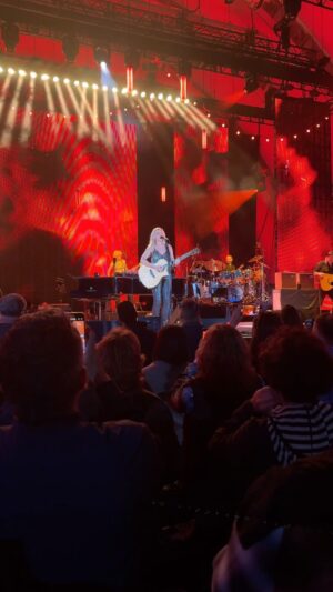 Sarah McLachlan Instagram - An incredible night in the City of Angels. Thank you LA✨XoS

#FTE30TOUR
🎥 @vanweloveyou