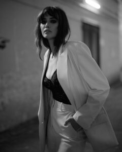 Sarah Stephens Instagram - @boss 🖤 by @bradlspencer MU @stephlai @heathmassihair 🤍