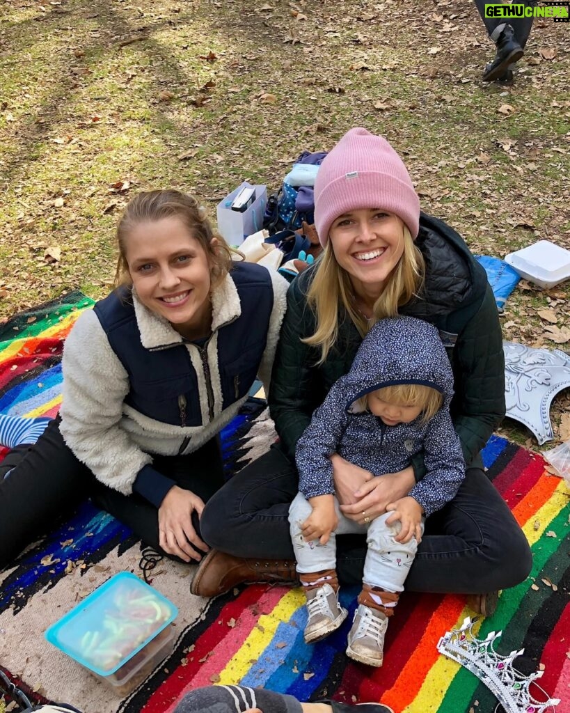 Sarah Wright Instagram - Happy American 38th birthday you dream girl. Getting to walk this life with you is such an unbelievable honor and gift. You are magic. You make me a better human just being in your orbit. I love you my soul sister ❤️🙌🏻✨ @teresapalmer @themotherdazepodcast
