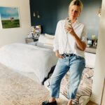 Sarah Wright Instagram – TGIF !!!! ✨🙌🏻 and loving this new regenerative cotton jean by my friends @citizensofhumanity !! Tap to check out the newest Dahlia baby roll dream jean.