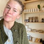 Sarah Wright Instagram - Starting off the new year with the sweetest @skinbykir at @honest.rituals ✨ the most grounding and beautiful facial sculpting massage in the dreamiest Topanga canyon. Also photos of some yummy ice cream and a hang with my little brother… all comforting and feeling like the best self care. ✨✨✨