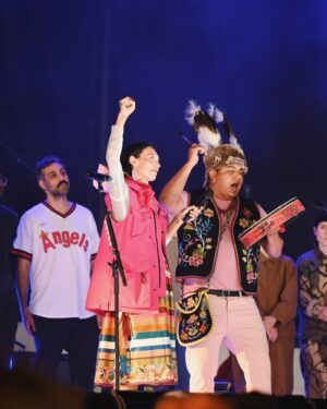 Sarain Fox Instagram - A joy to celebrate National Indigenous Peoples Day with @sarainFox and @nimkii__ ❤️ Thank you for opening our stage and sharing your love, stories and song.