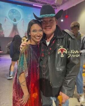 Sarain Fox Instagram - I just love you @jocksoto ❤️ 

Thank you so much @internationalmuseumofdance and @4kinship for the reunion and the opportunity to dance in such a beautiful space with beautiful humans… it’s been a long time since I felt that kind of joy. 

Two babies inn and I am reminded that I am a dancer. Dance is my lifeblood… and I’m coming back into my own skin. My heart. 💜