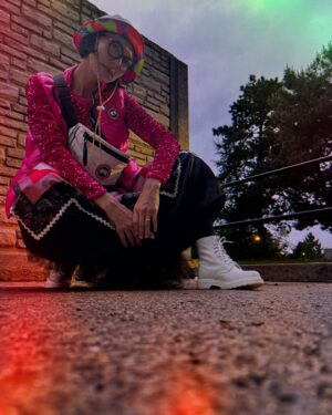 Sarain Fox Instagram - Life in colour. 🎨 

Thanks @westernusc for having me. 

Wearing: 

Skirt by @zazegaakwe 
Hat, Fanny pack and vest by @canadagoose 

#liveintheopen